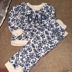 GAP Kids Blue and Cream Floral sweatsuit set